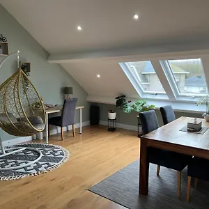  Vakantiehuis Peaceful Close To Airport With Parking